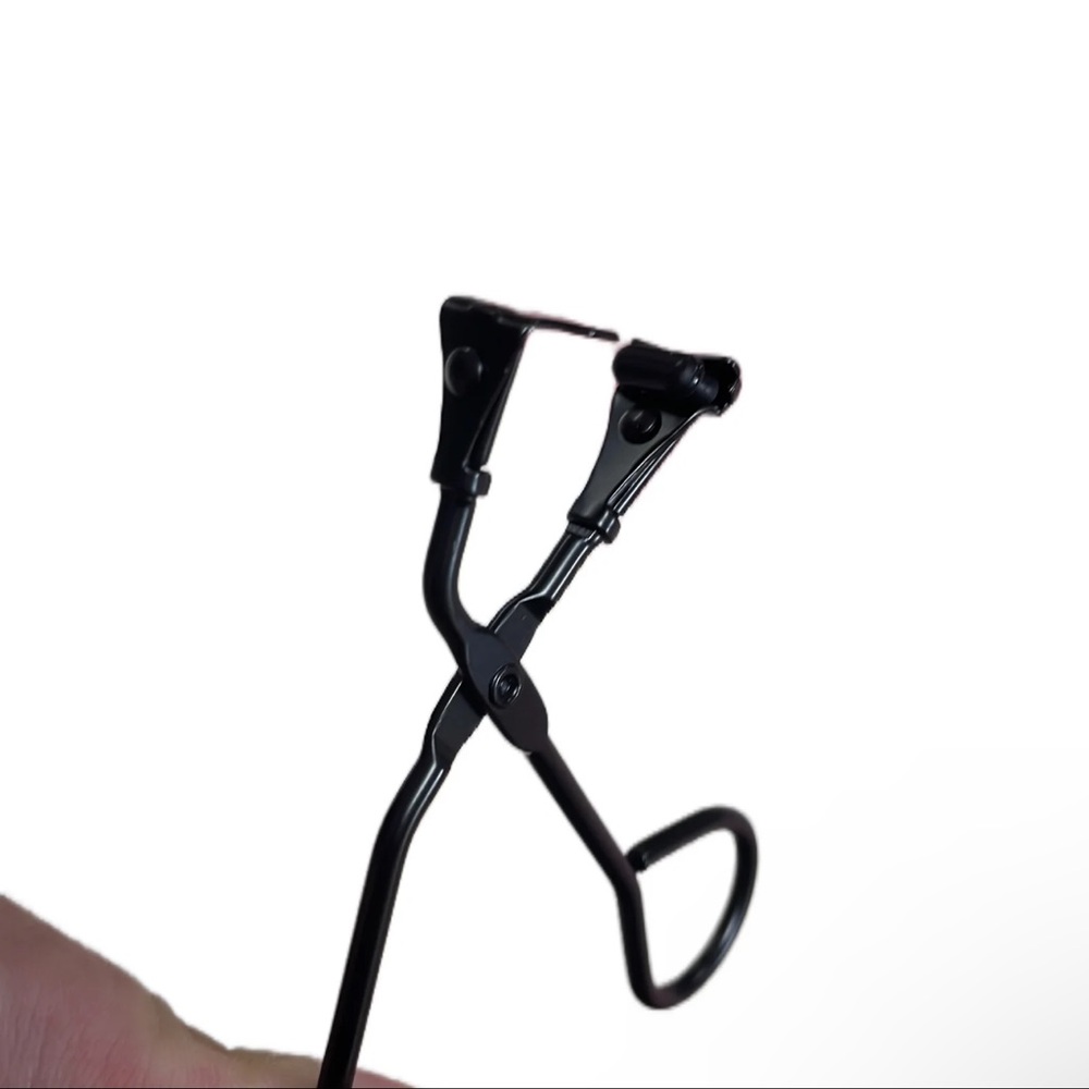 Black Eyelash Curler